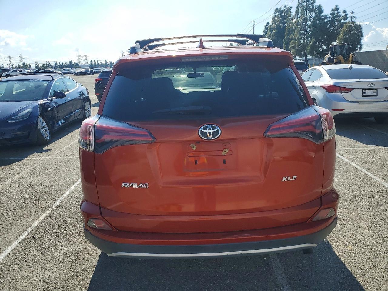 2016 Toyota Rav4 Xle - Image 6
