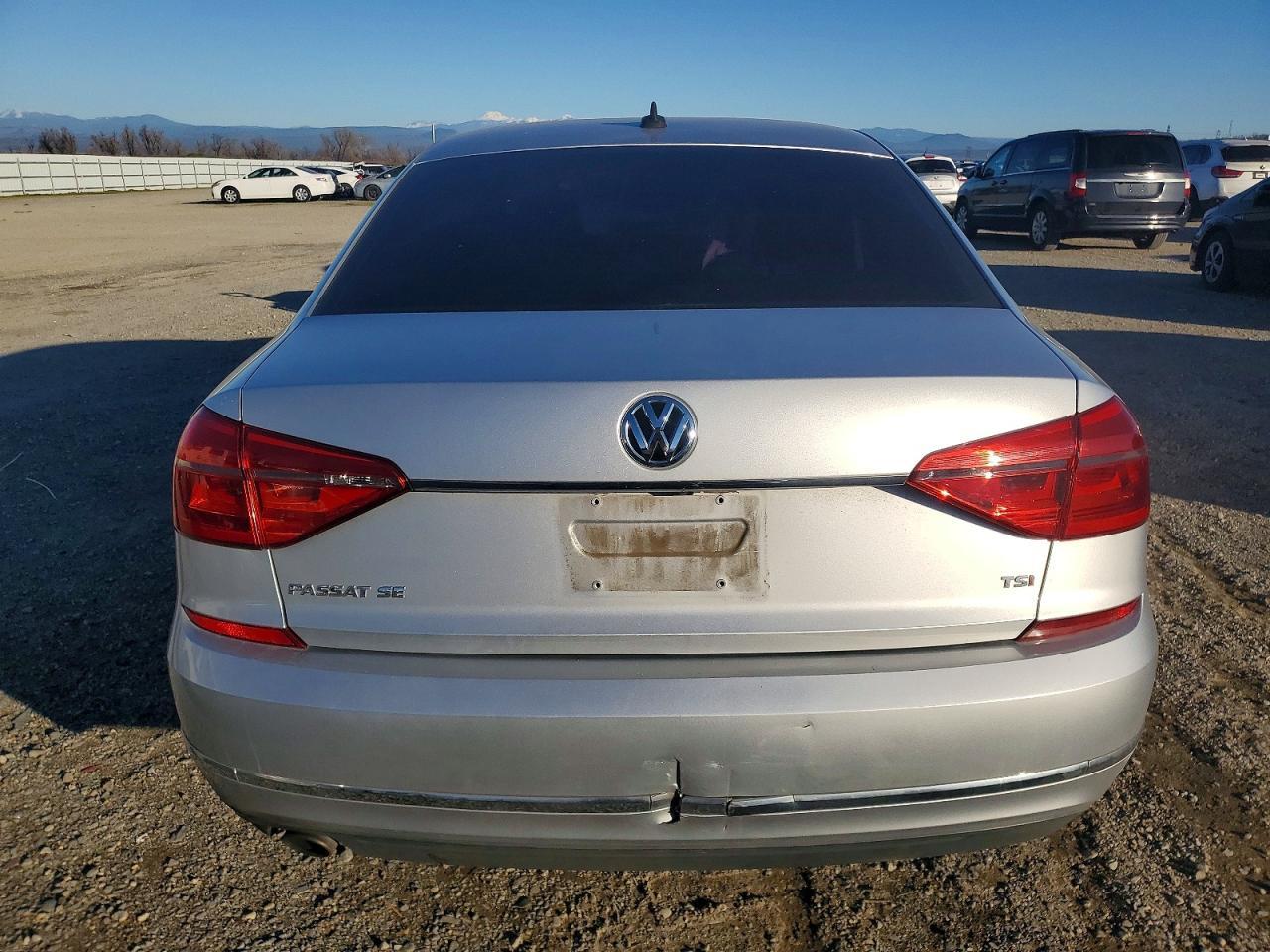 2016 Volkswagen Passat Se - Фото 6