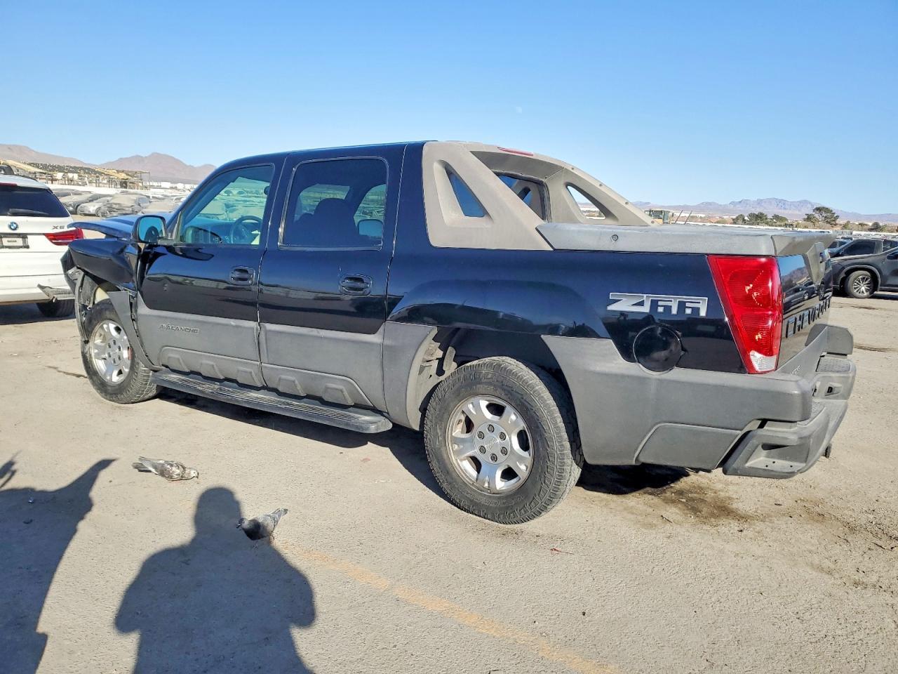 2003 Chevrolet Avalanche C1500 - Image 2