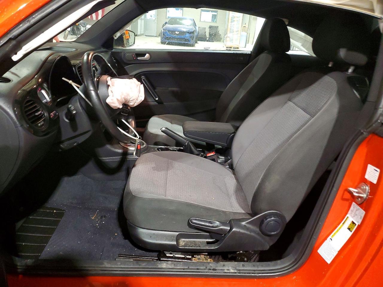 2018 Volkswagen Beetle S - Фото 7