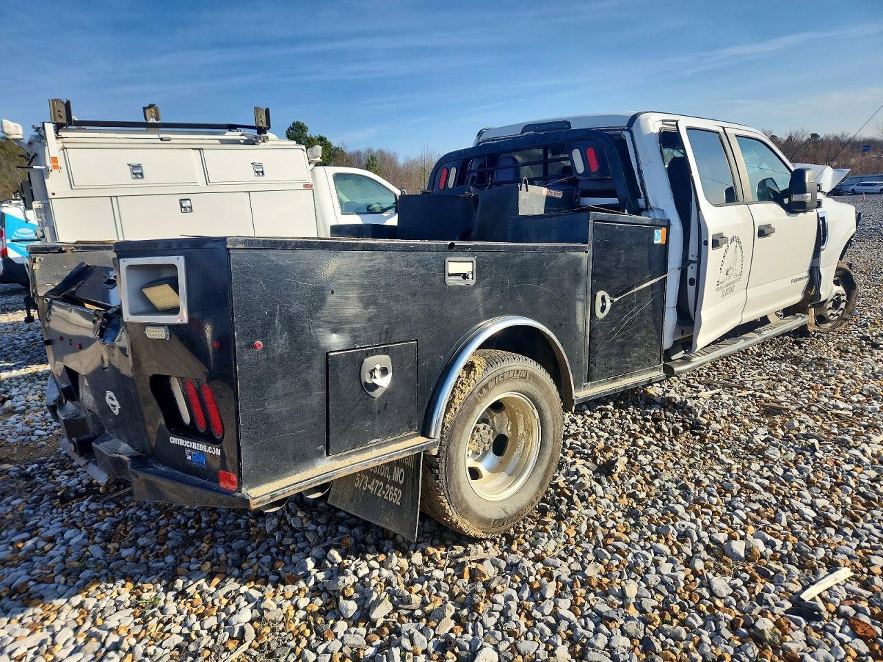 2018 Ford F350 - Image 3