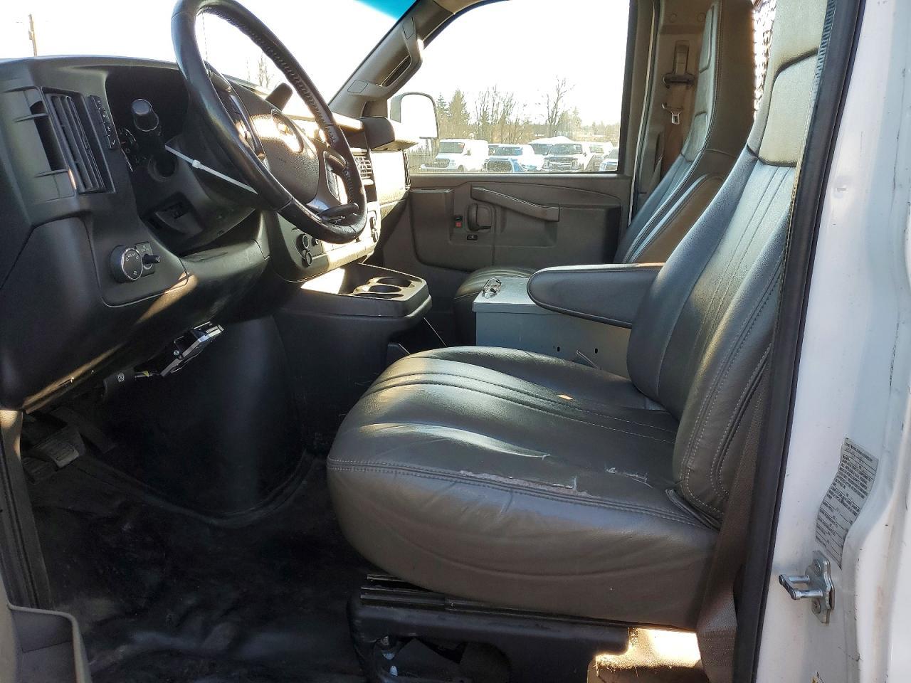 2019 Chevrolet Express 3500 Utility / Service Van - Фото 7