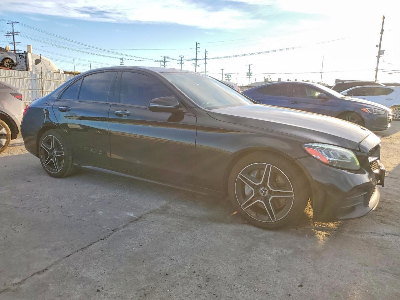 2020 Mercedes-Benz C 300 - Фото 4