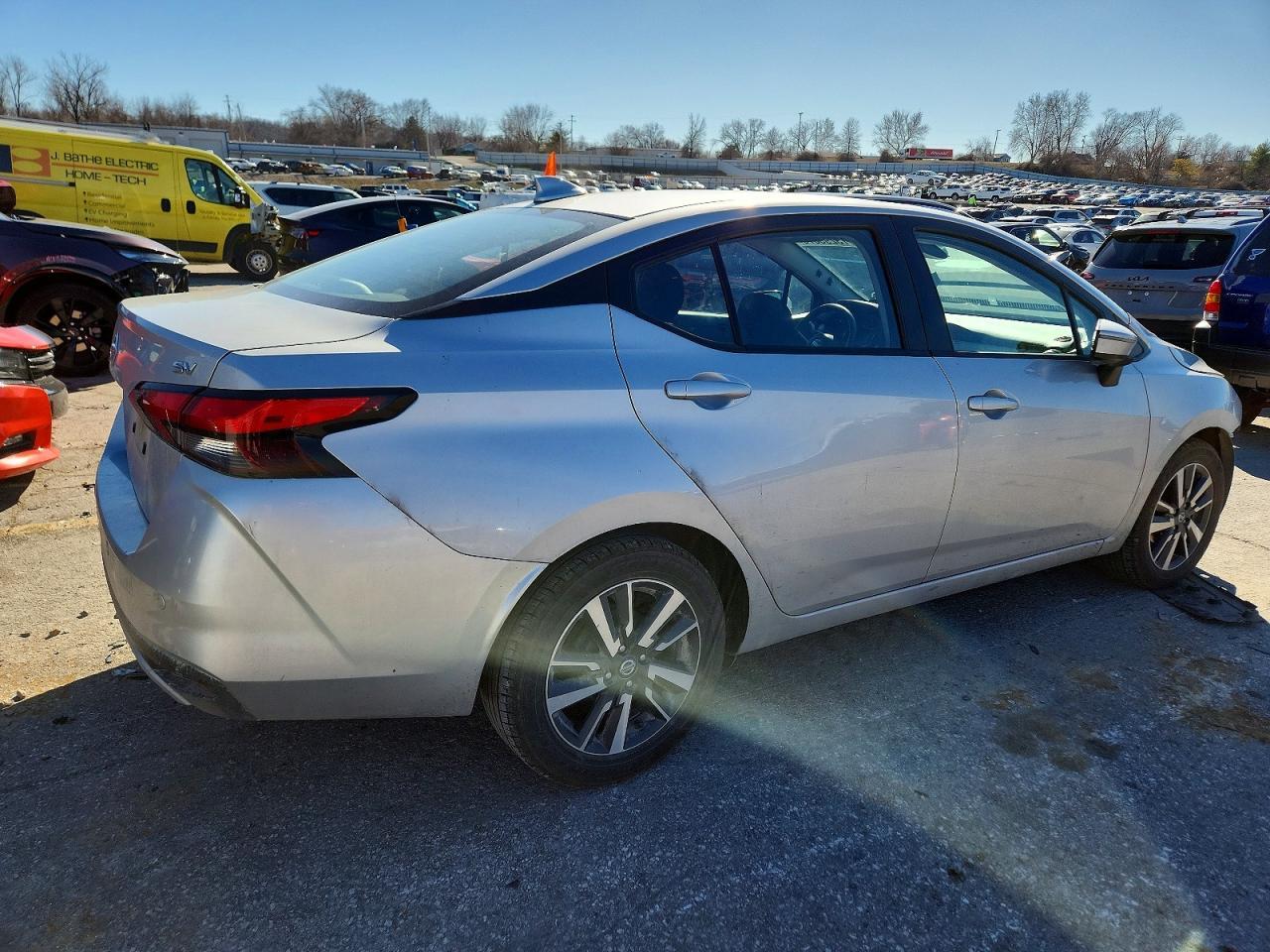 2021 Nissan Versa Sv - Фото 3