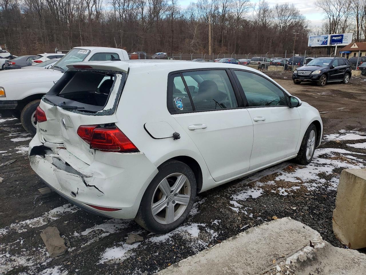 2017 Volkswagen Golf S - Image 3