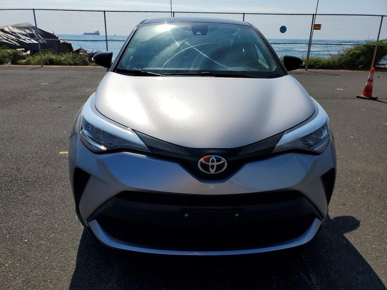 2020 Toyota C-Hr Xle - Image 5