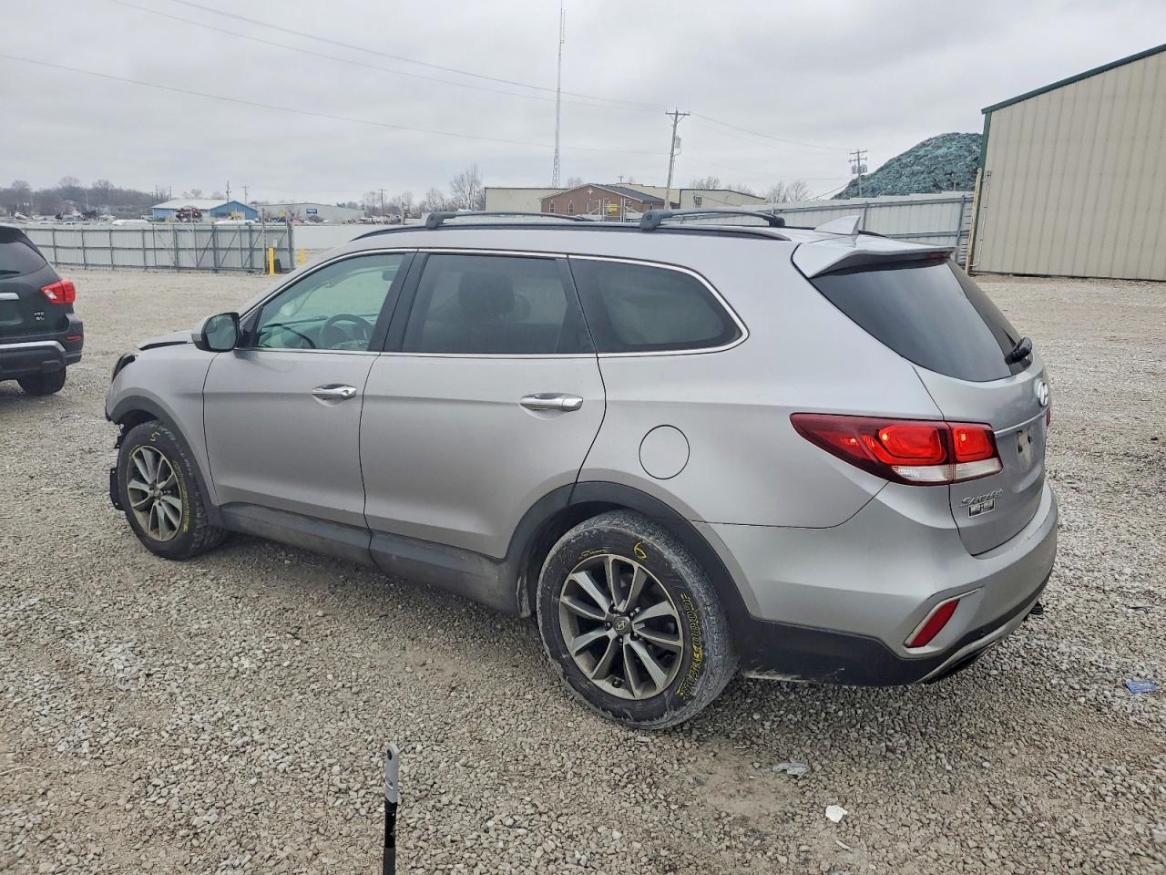 2017 Hyundai Santa Fe Se - Фото 2