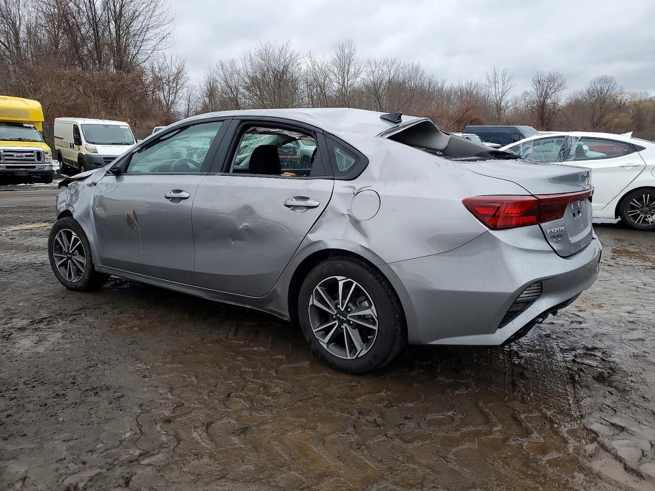 2023 Kia Forte Lxs - Image 2