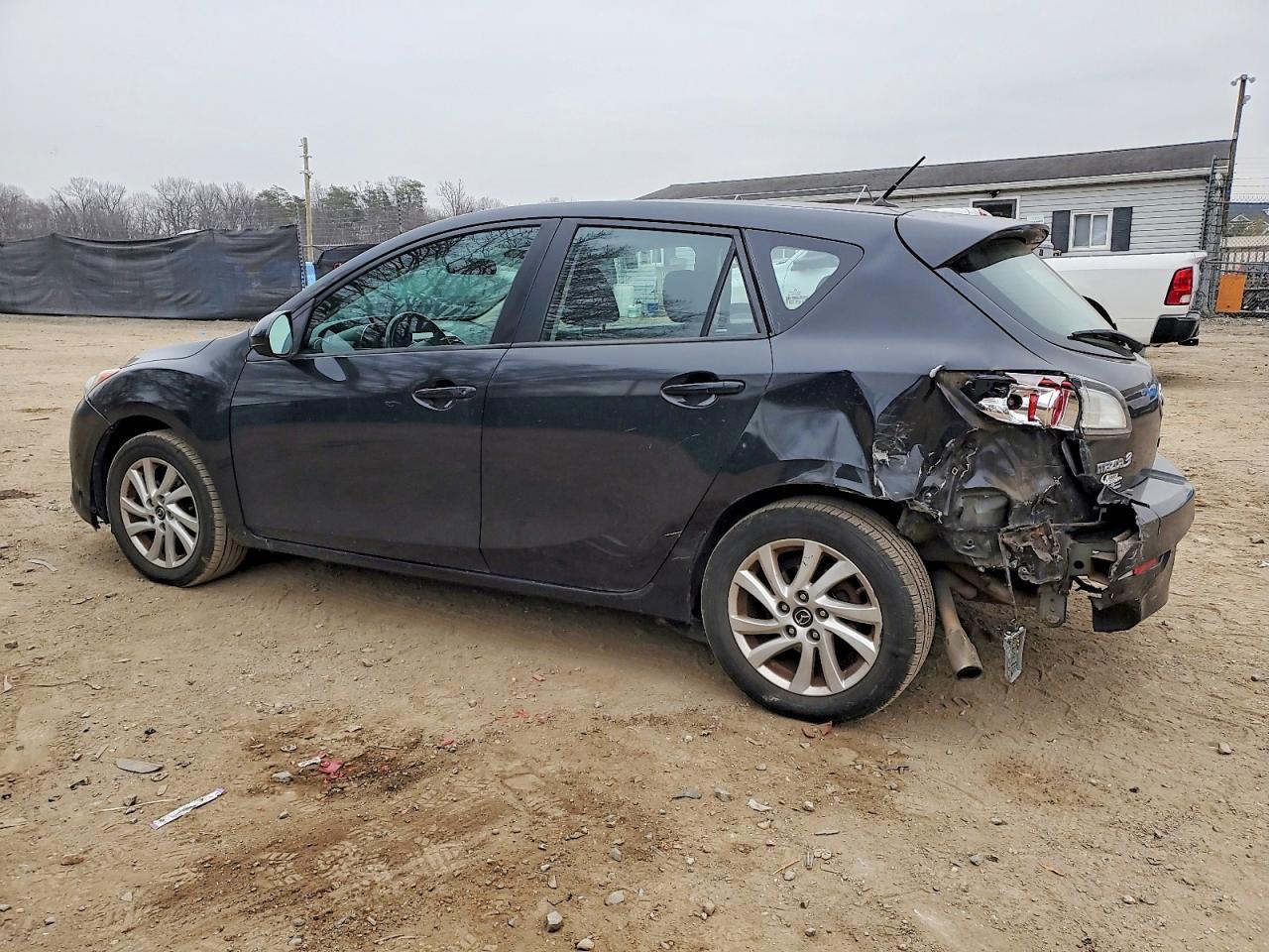 2013 Mazda 3 I - Image 2