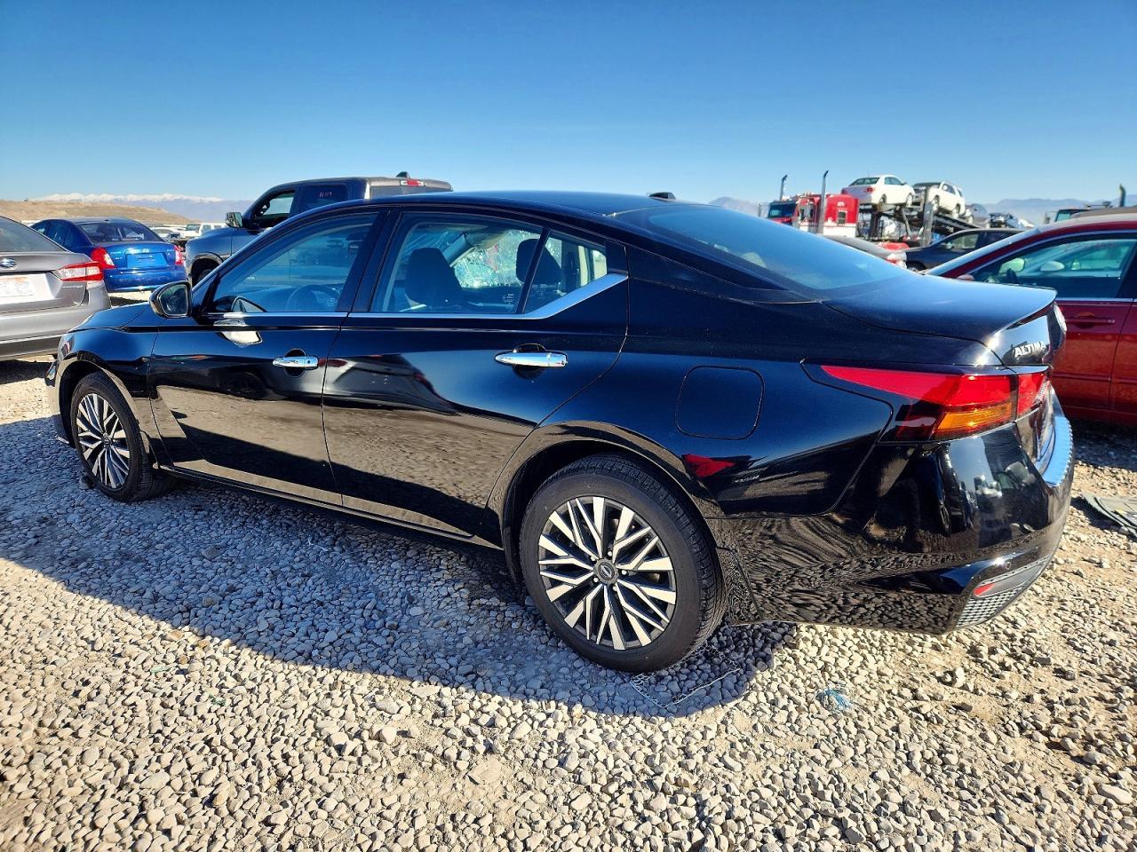 2023 Nissan Altima Sv - Image 2
