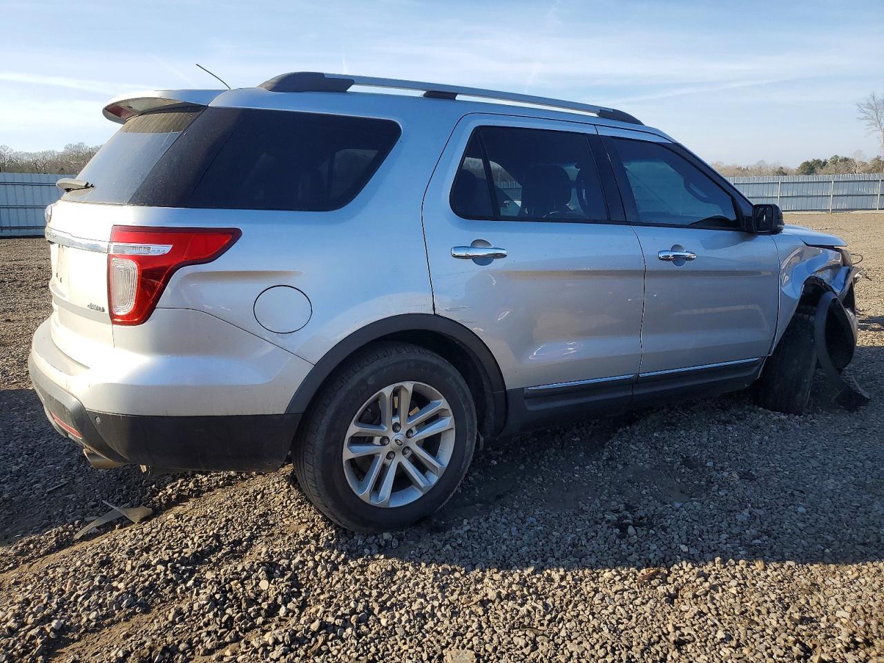 2011 Ford Explorer Xlt - Image 3