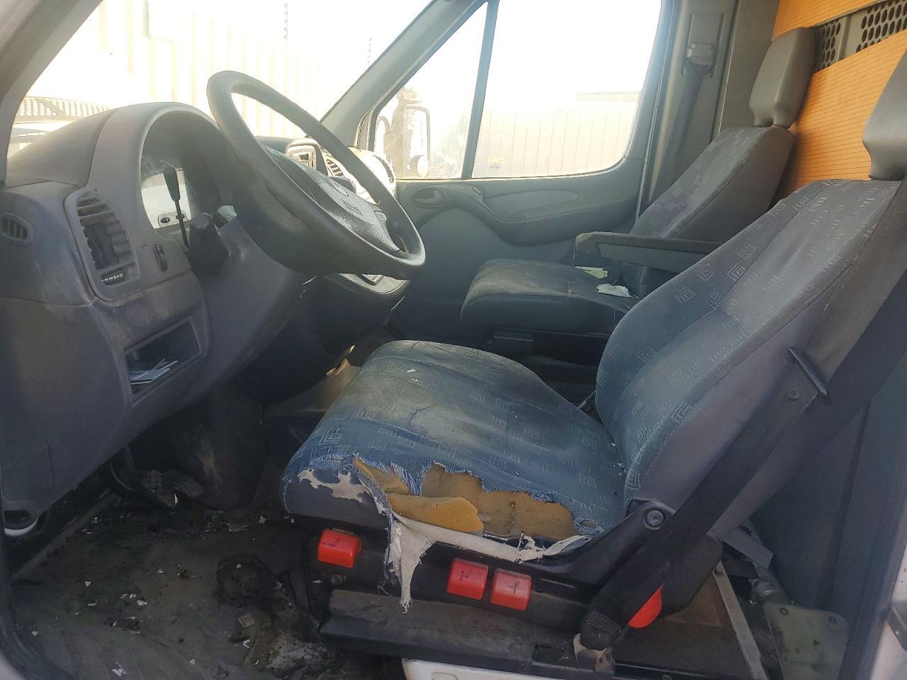 2006 Mercedes-Benz Sprinter 2500 Utility / Service Van - Image 7