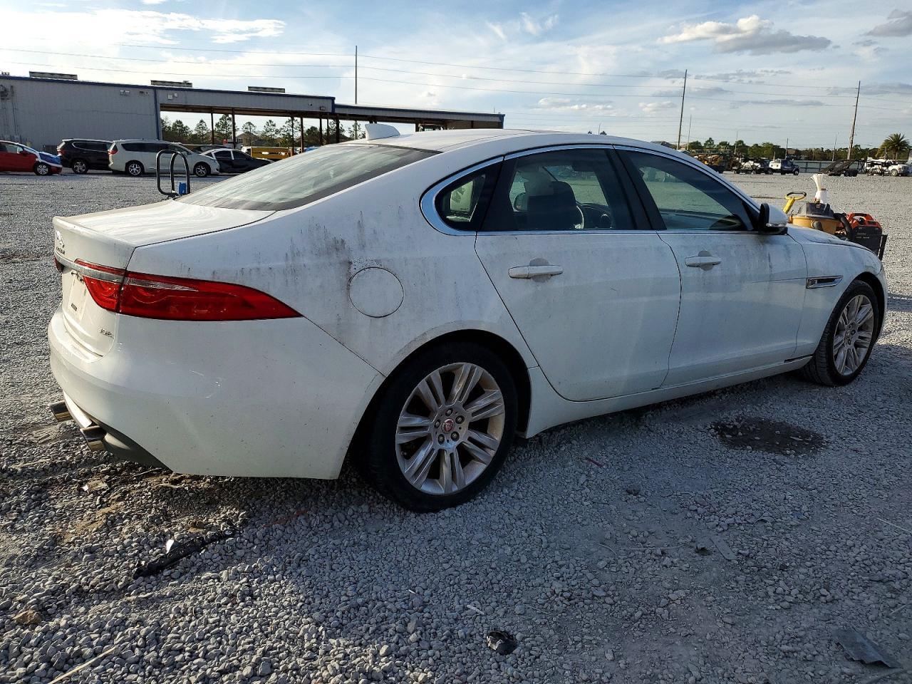 2017 Jaguar Xf - Фото 3