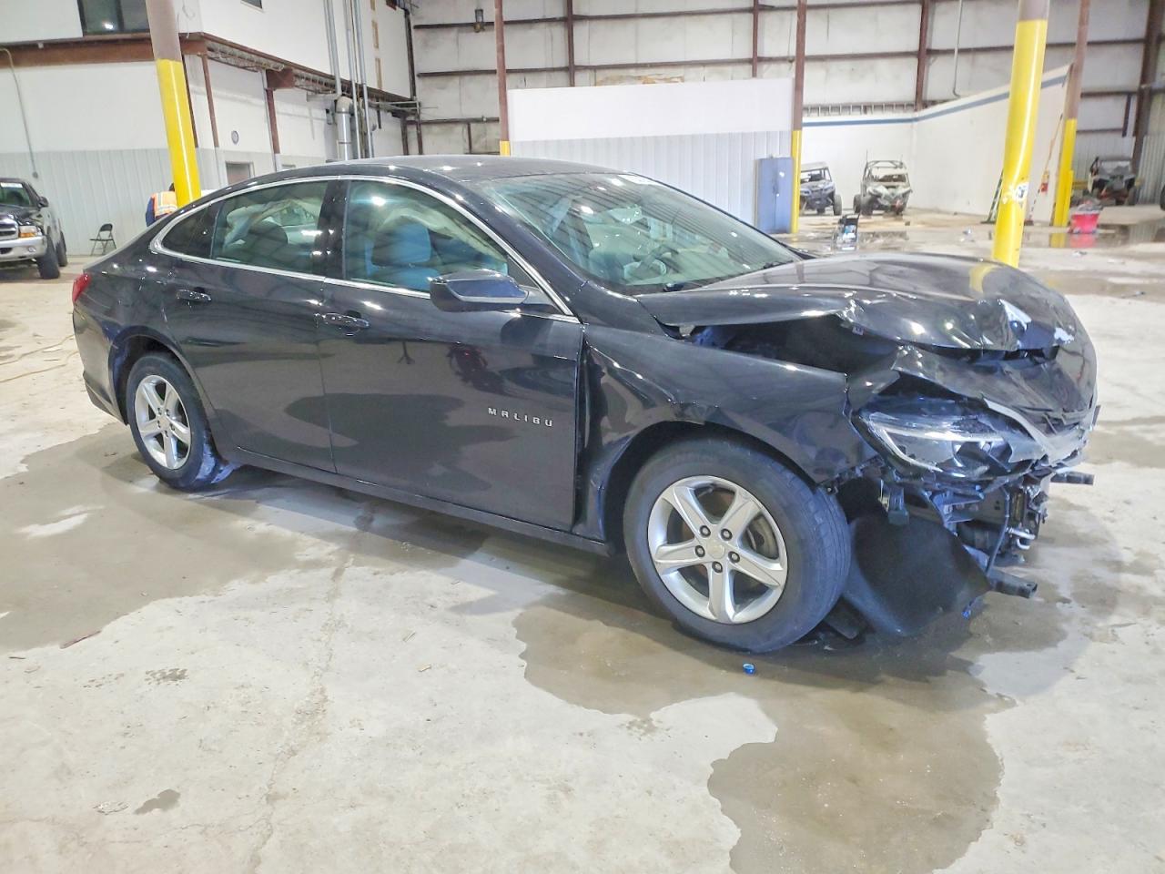 2022 Chevrolet Malibu Ls - Фото 4