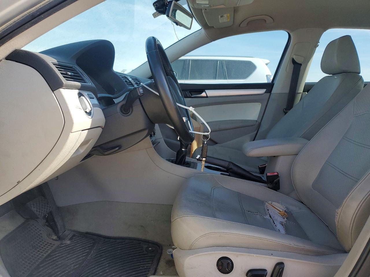 2013 Volkswagen Passat - Фото 7