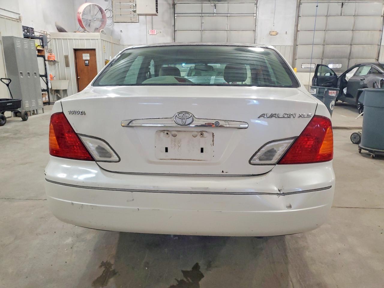 2001 Toyota Avalon 4D - Image 6