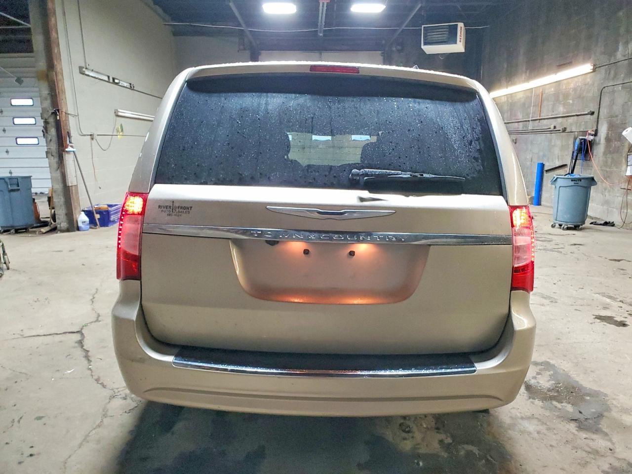 2014 Chrysler Town & Country Touring - Фото 6