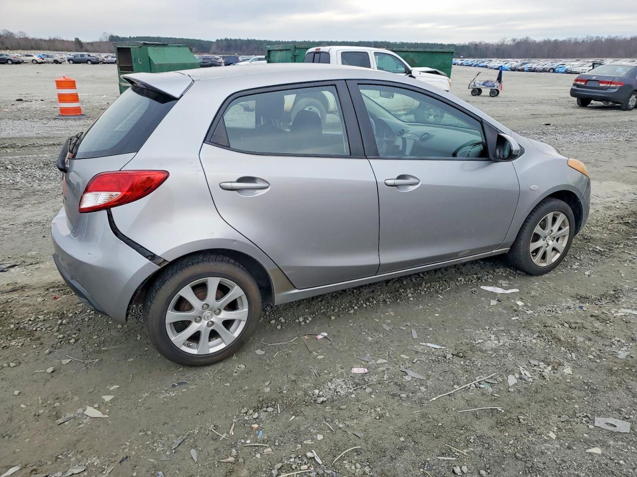 2011 Mazda Mazda2 - Image 3