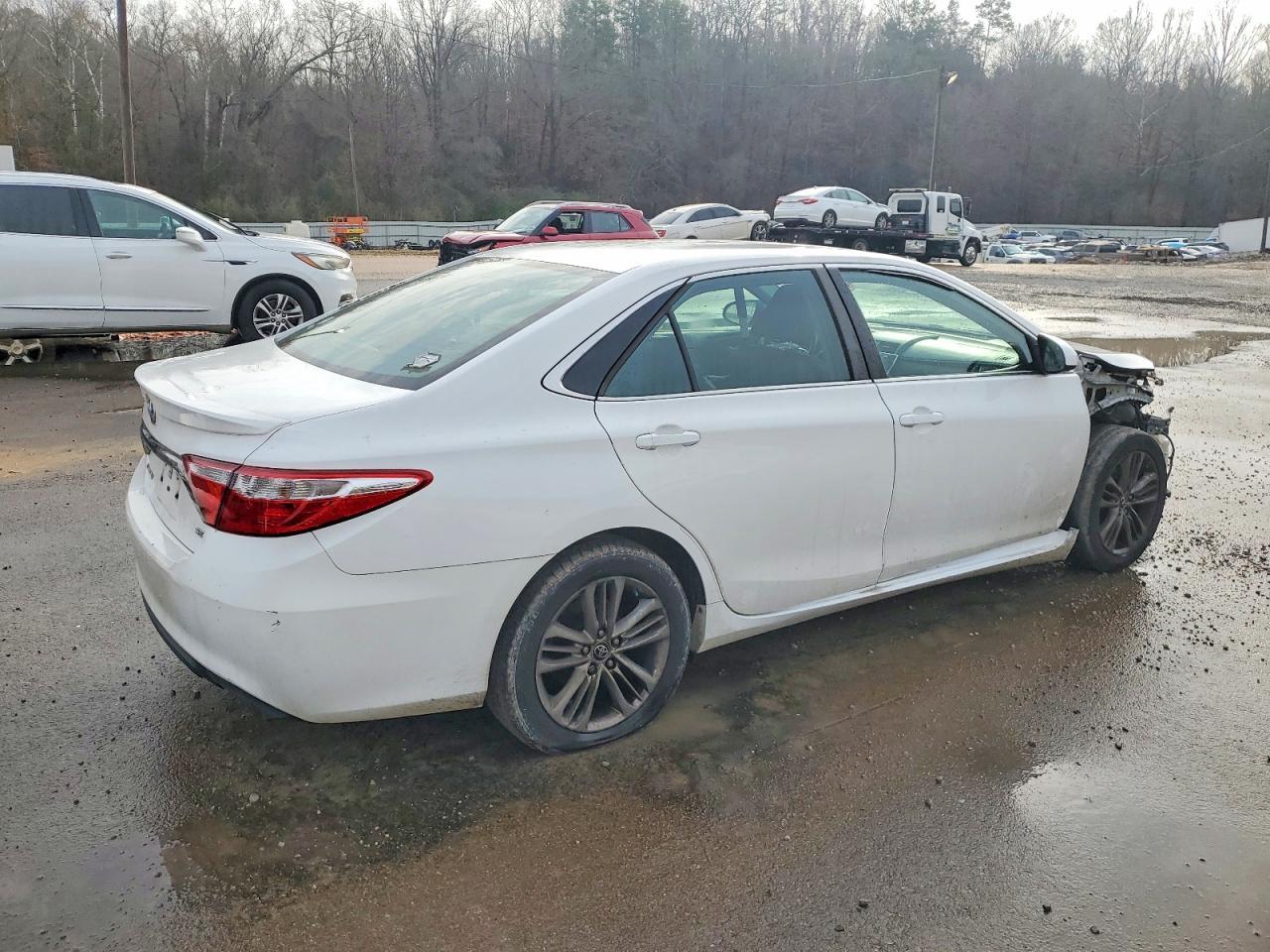2015 Toyota Camry Le - Фото 3
