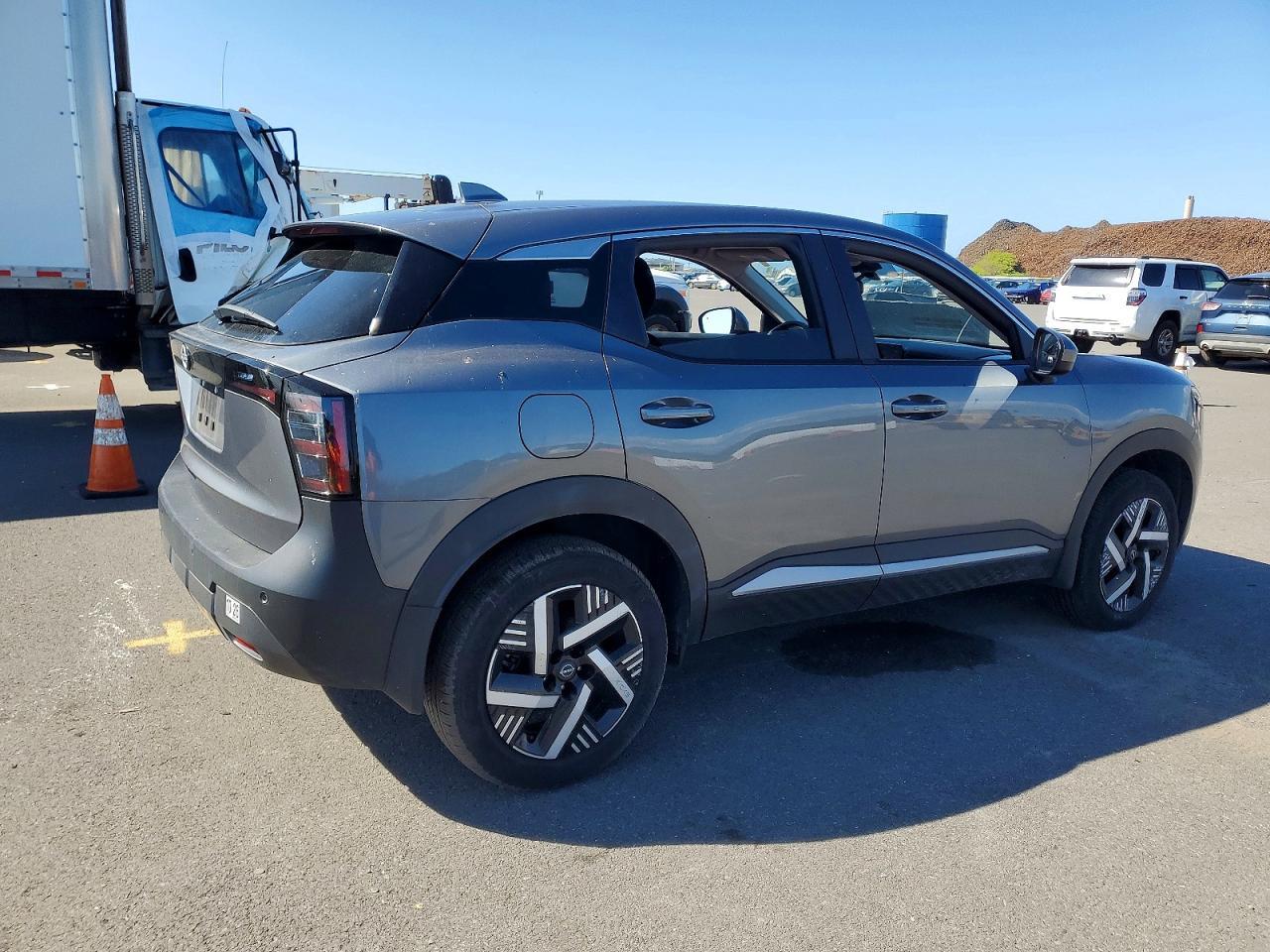 2025 Nissan Kicks Sv - Image 3