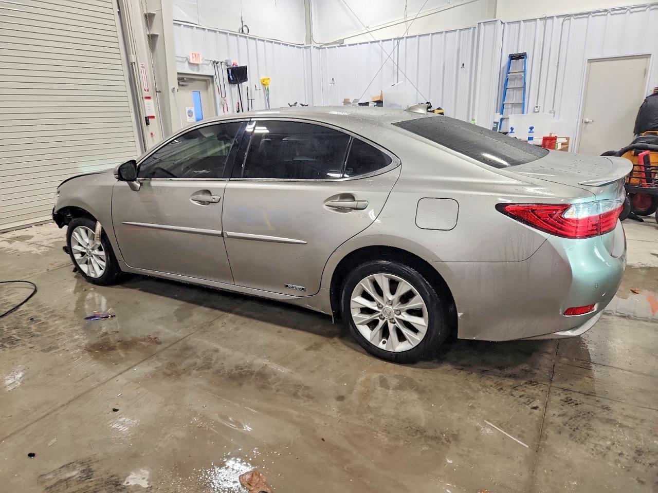 2015 Lexus Es 300H - Фото 2