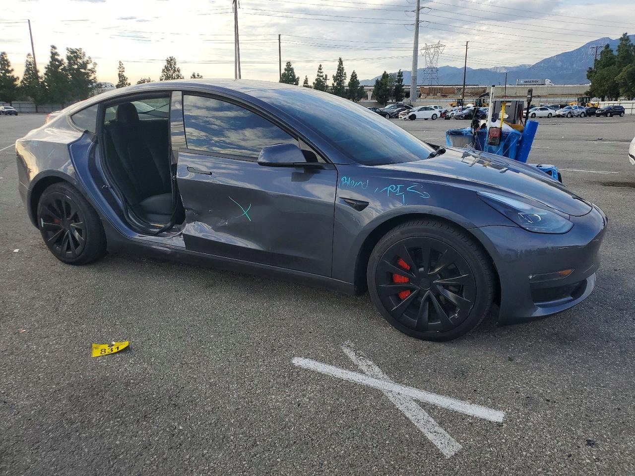 2023 Tesla Model 3 - Фото 4