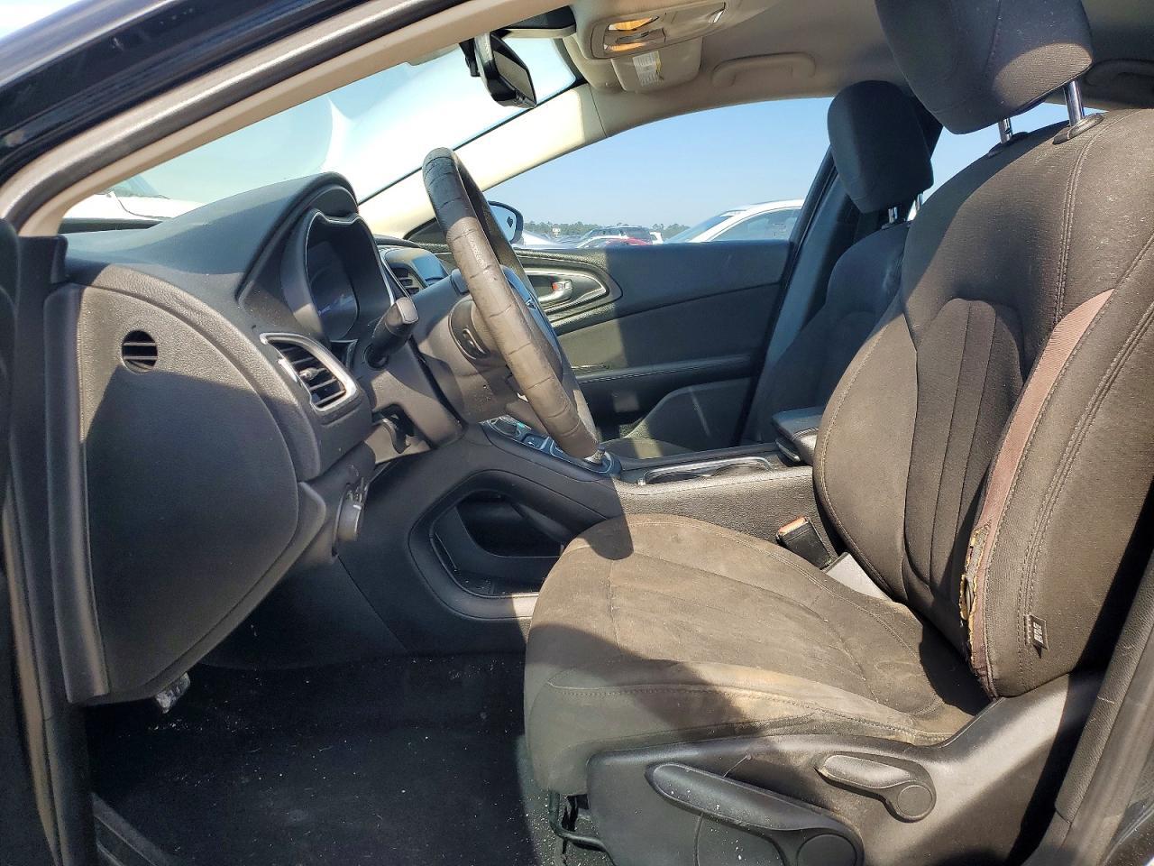 2015 Chrysler 200 Limited - Image 7