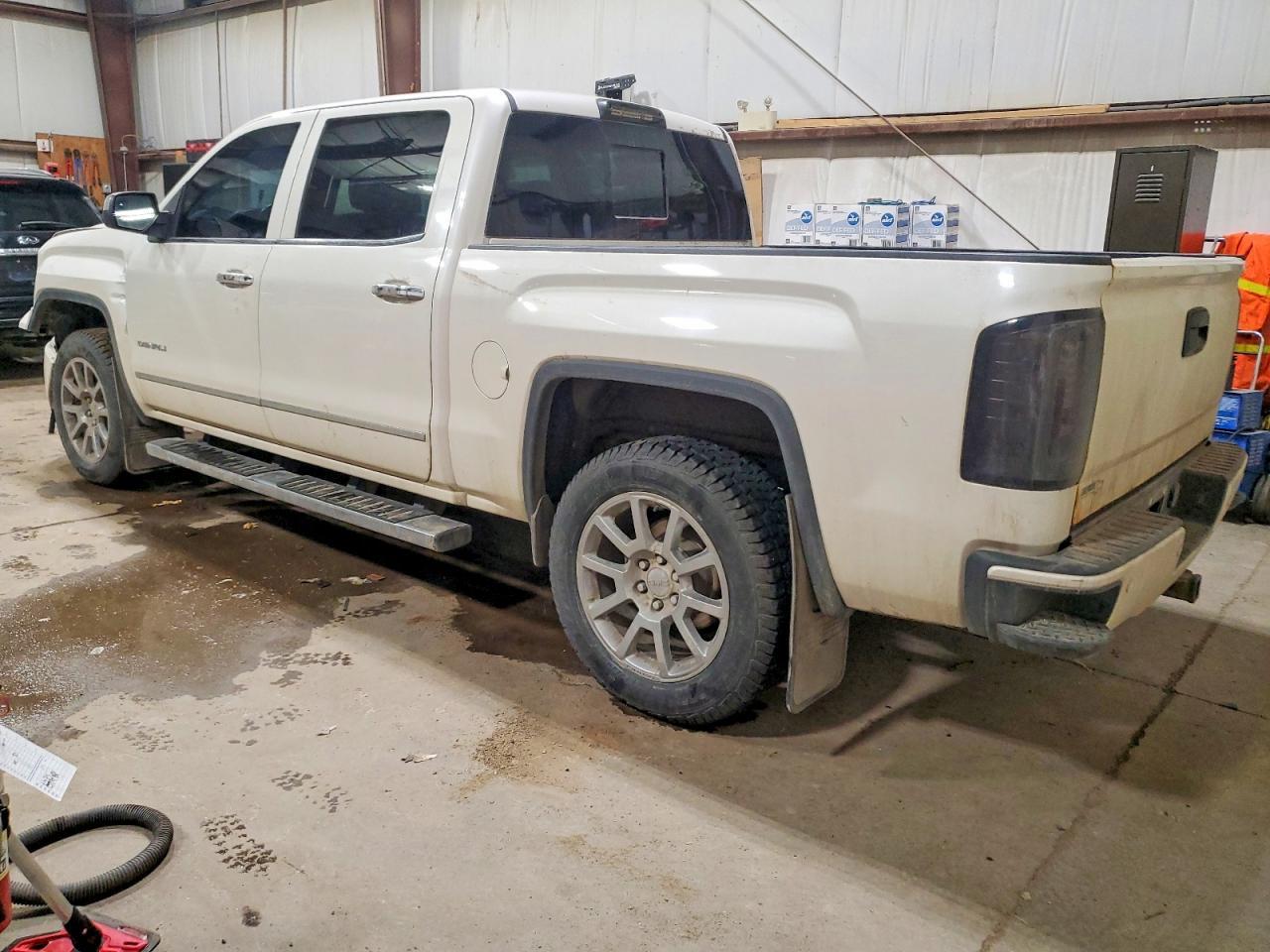 2014 GMC Sierra K1500 Denali - Image 2