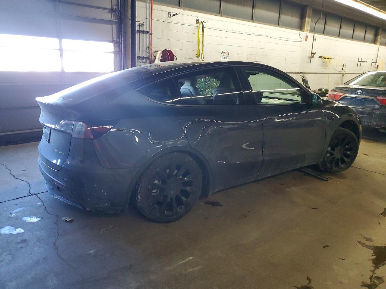 2023 Tesla Model Y - Фото 3