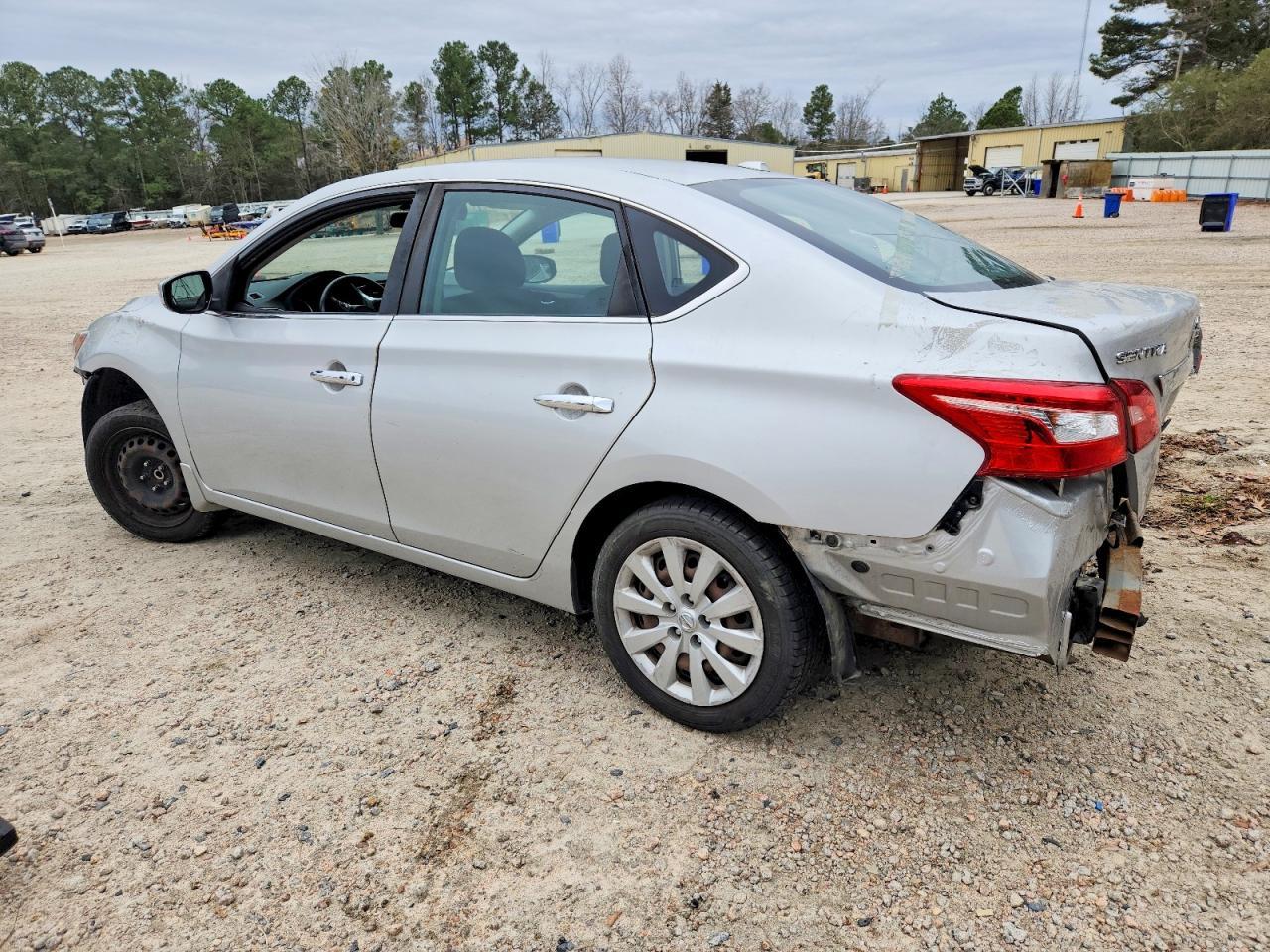 2016 Nissan Sentra S - Фото 2