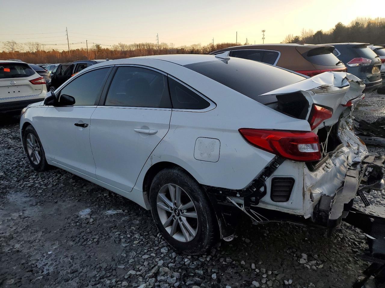 2017 Hyundai Sonata Se - Фото 2