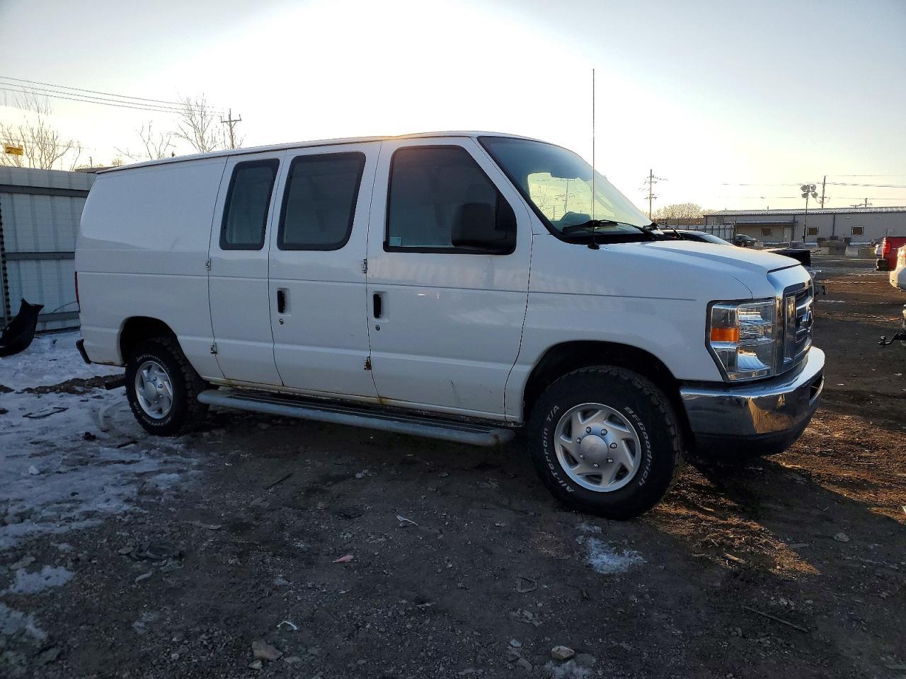 2013 Ford Econoline E250 Van - Image 4
