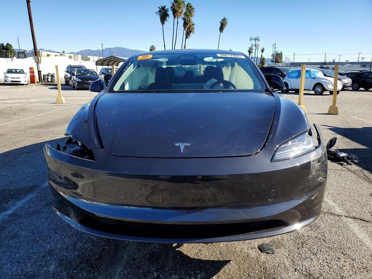 2025 Tesla Model 3 - Фото 5