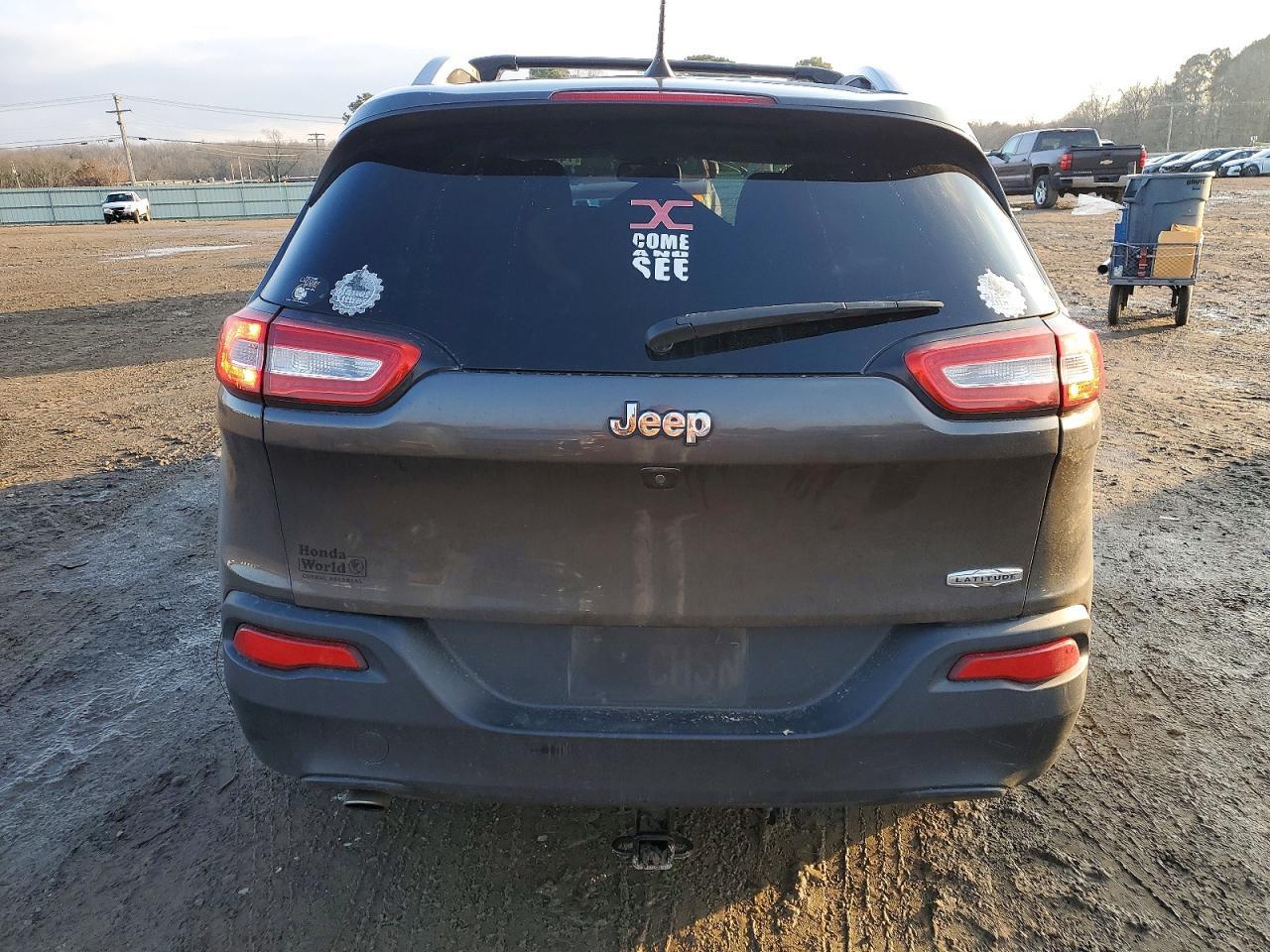 2016 Jeep Cherokee Latitude - Image 6