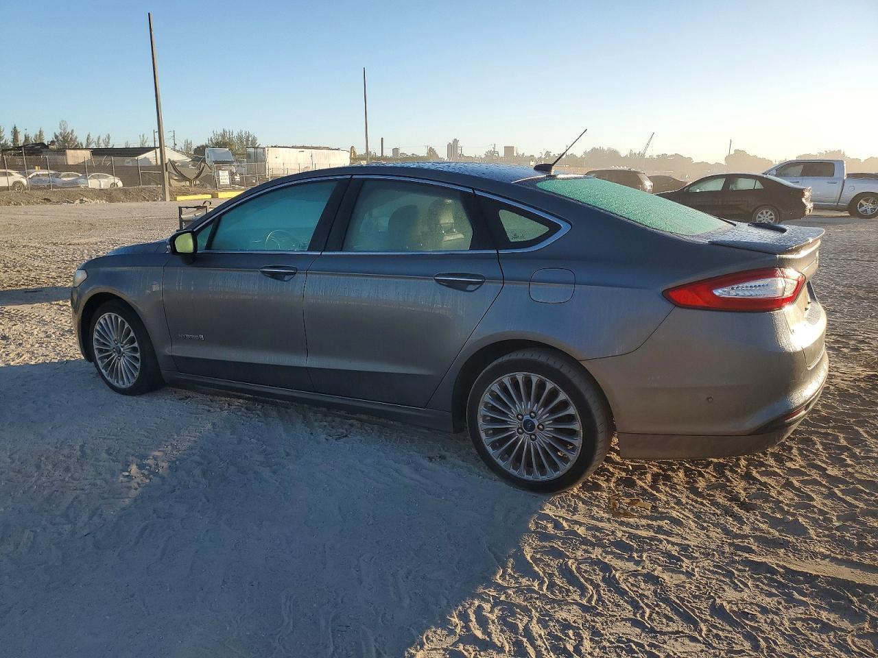2014 Ford Fusion Titanium Hev - Фото 2