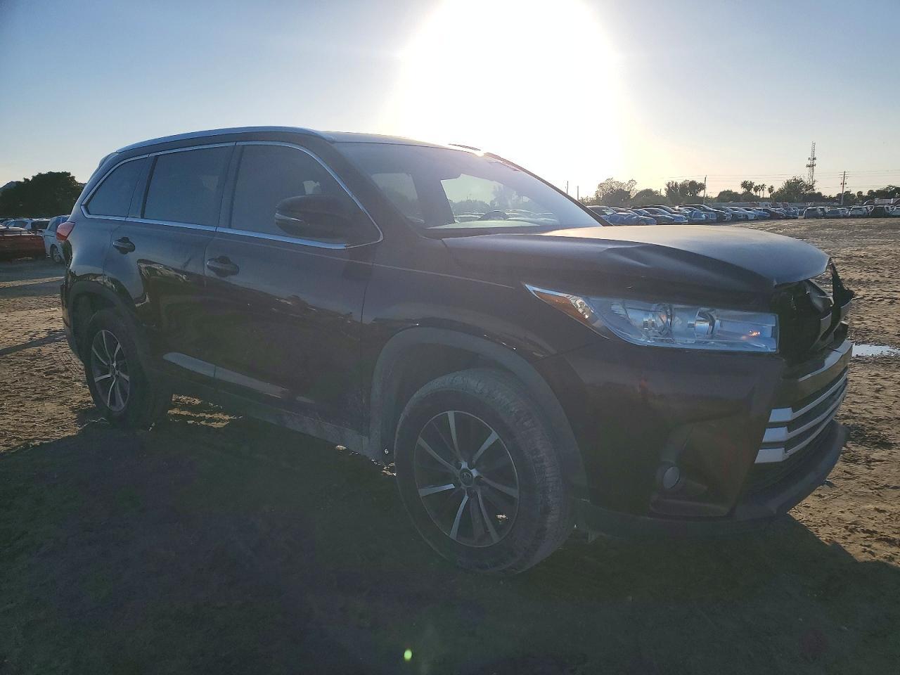 2019 Toyota Highlander Se - Фото 4