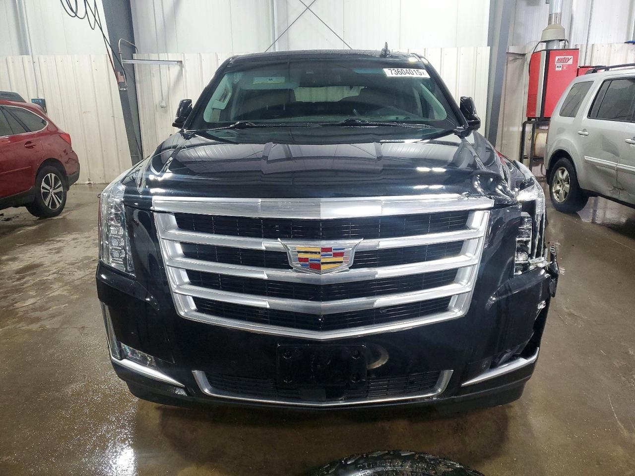 2018 Cadillac Escalade Premium Luxury - Image 5