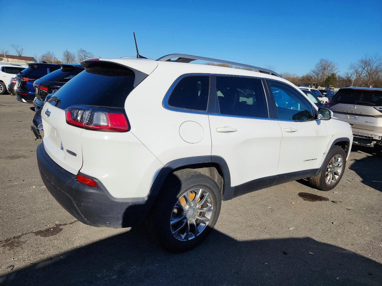 2019 Jeep Cherokee Latitude Plus - Image 3