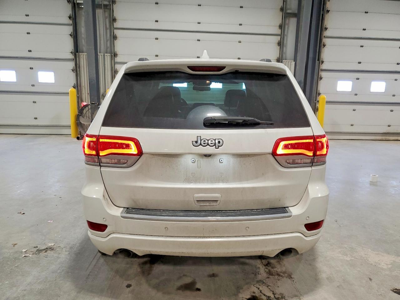 2015 Jeep Grand Cherokee Overland - Image 6