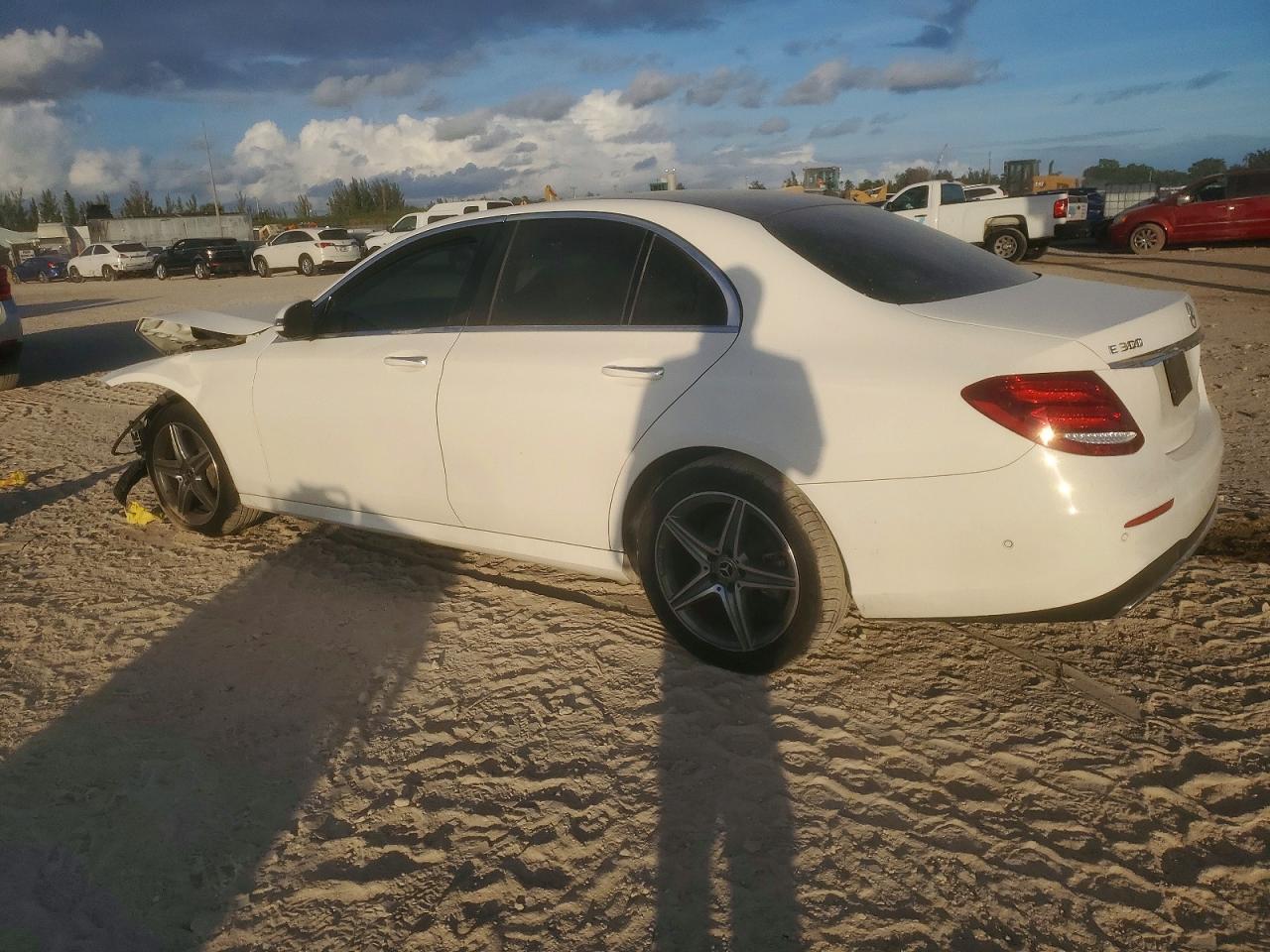 2018 Mercedes-Benz E 300 4Matic - Фото 2
