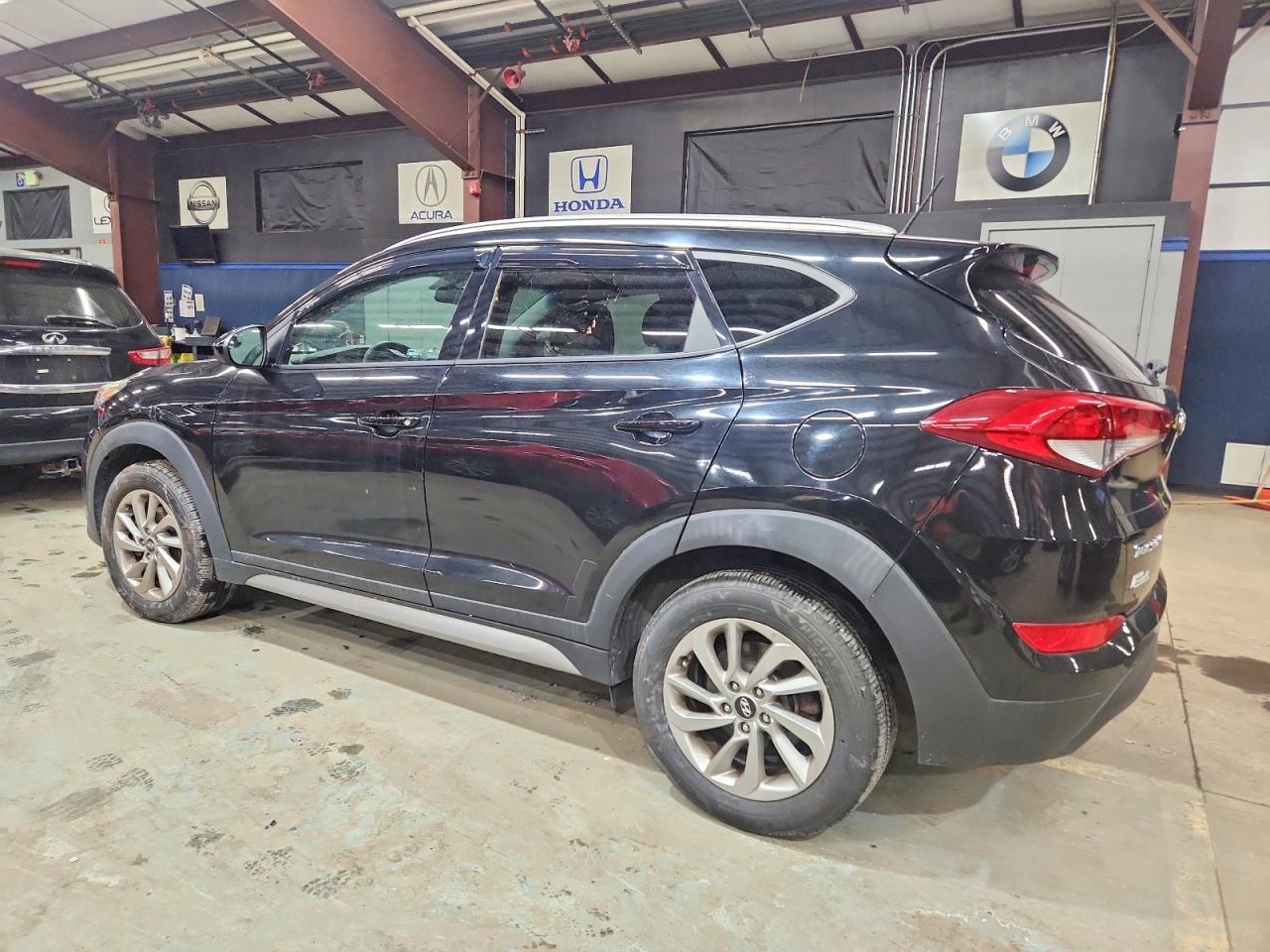 2017 Hyundai Tucson Limited - Image 2