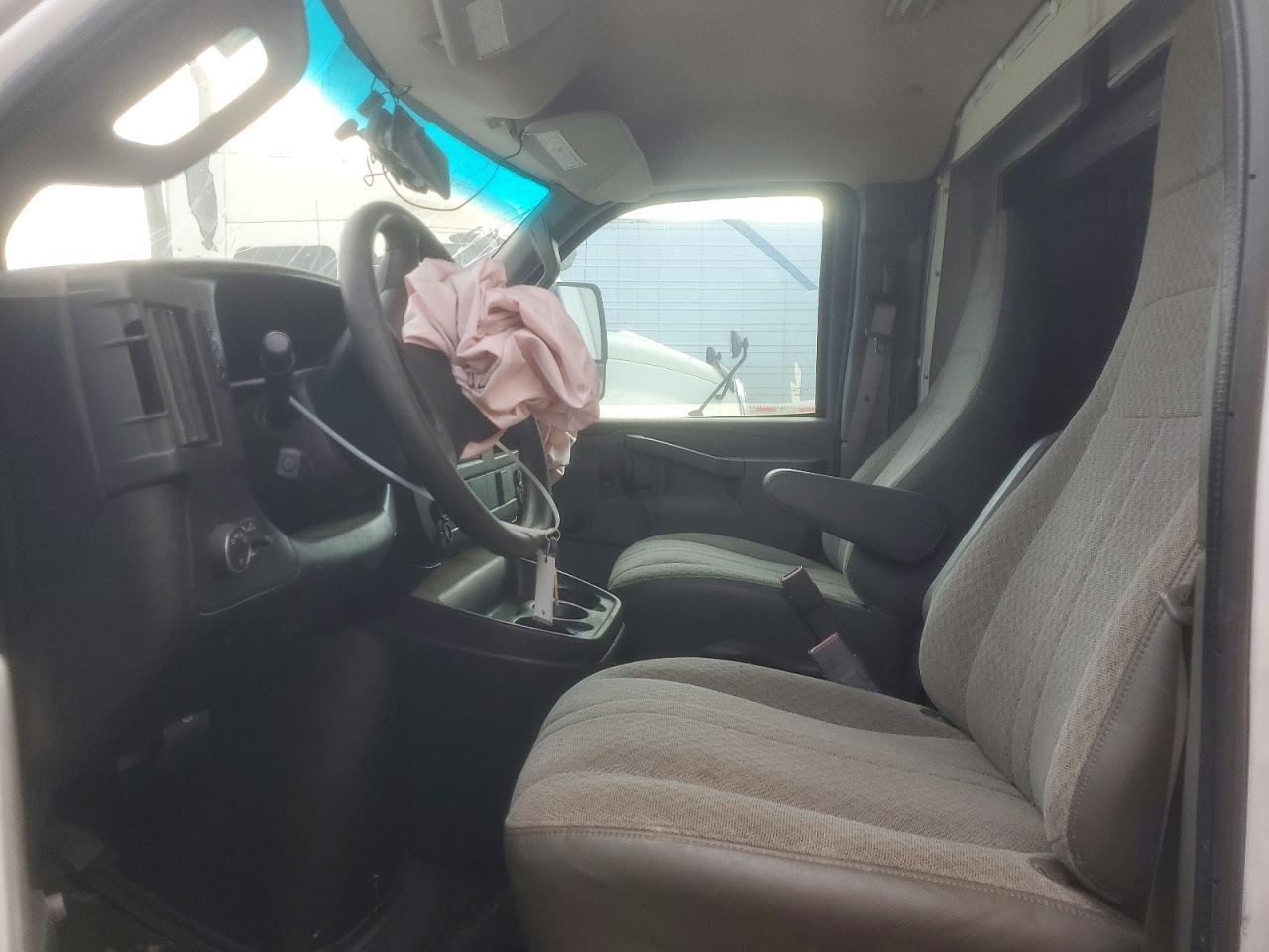 2018 Chevrolet Express Box Truck - Image 7