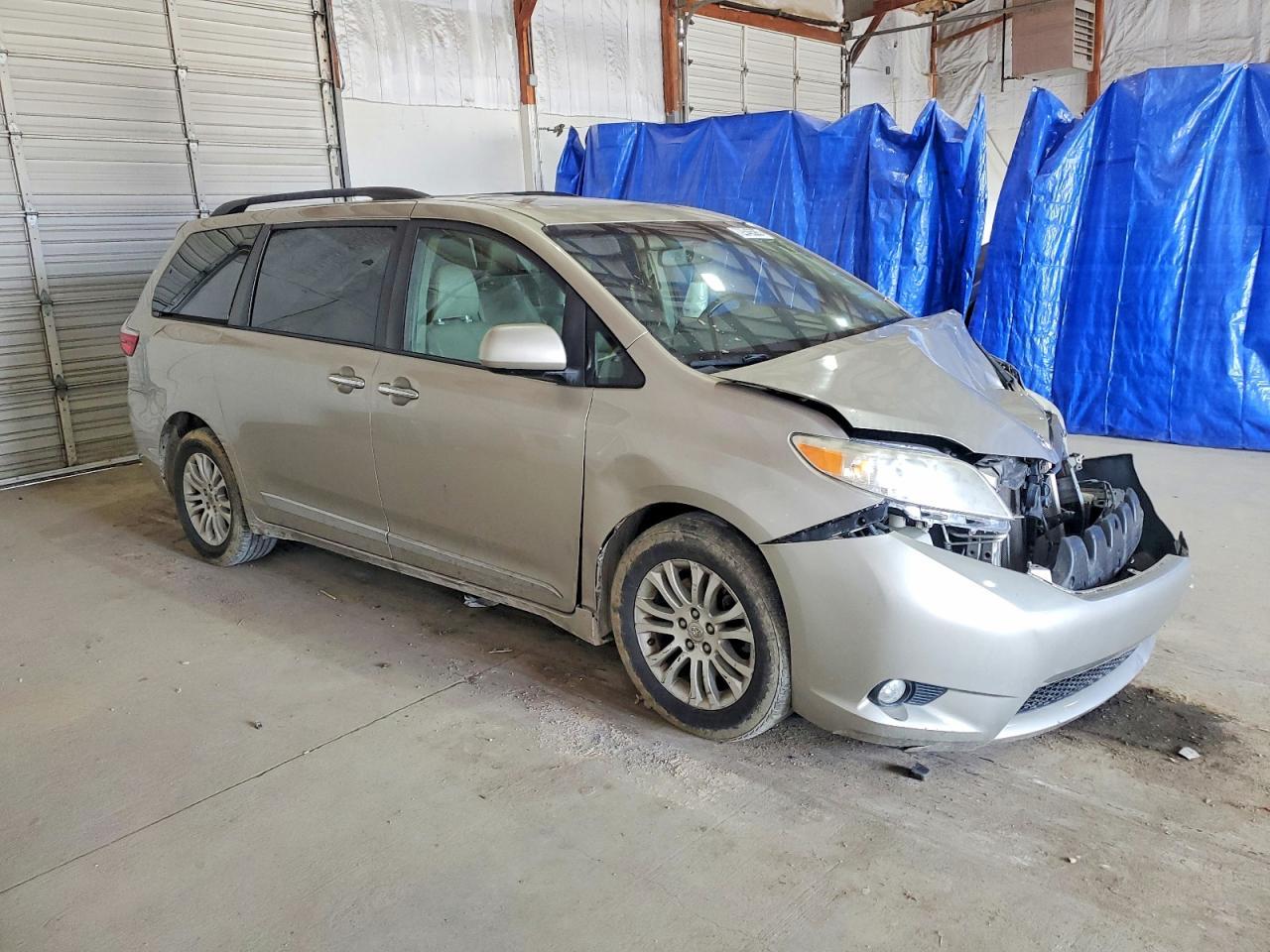 2015 Toyota Sienna Xle - Image 4