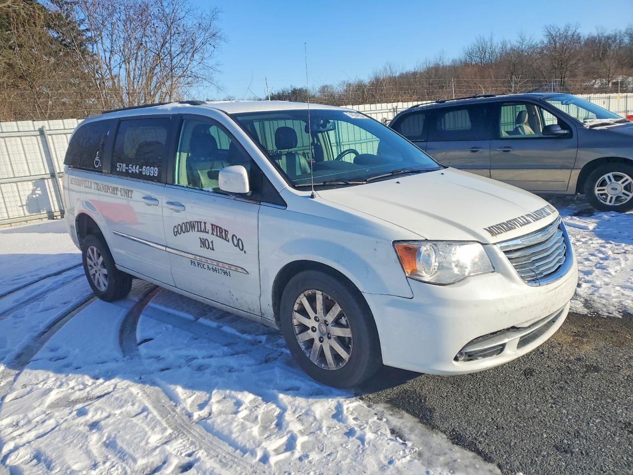 2015 Chrysler Town & Country Touring - Фото 4