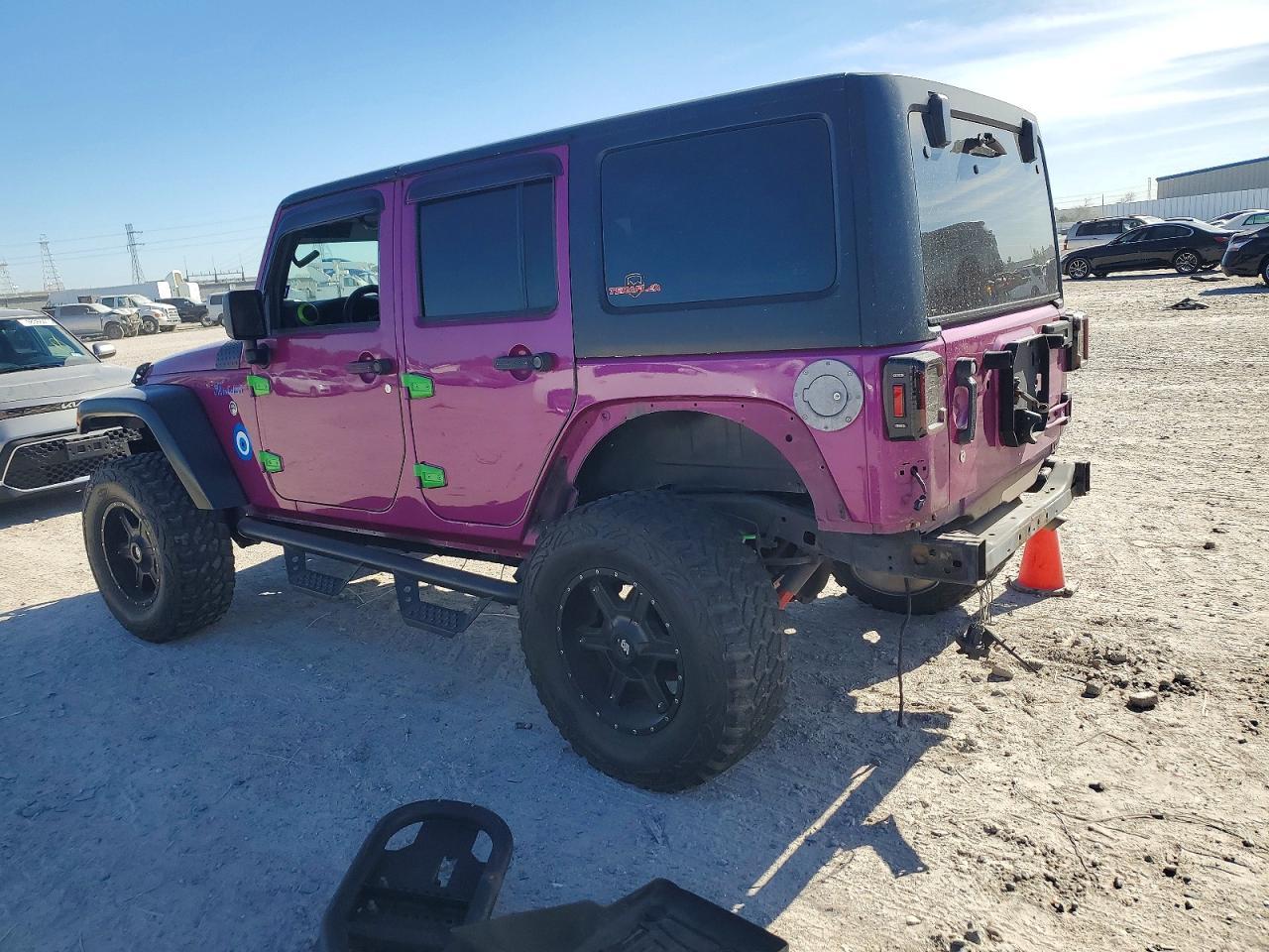 2015 Jeep Wrangler Unlimited Sahara - Фото 2