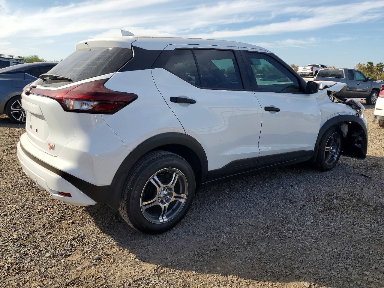 2025 Nissan Kicks Play S - Image 3