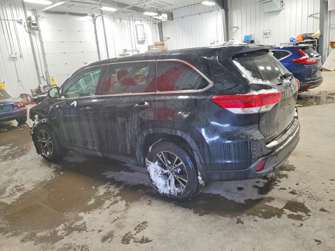 2018 Toyota Highlander Le - Фото 2