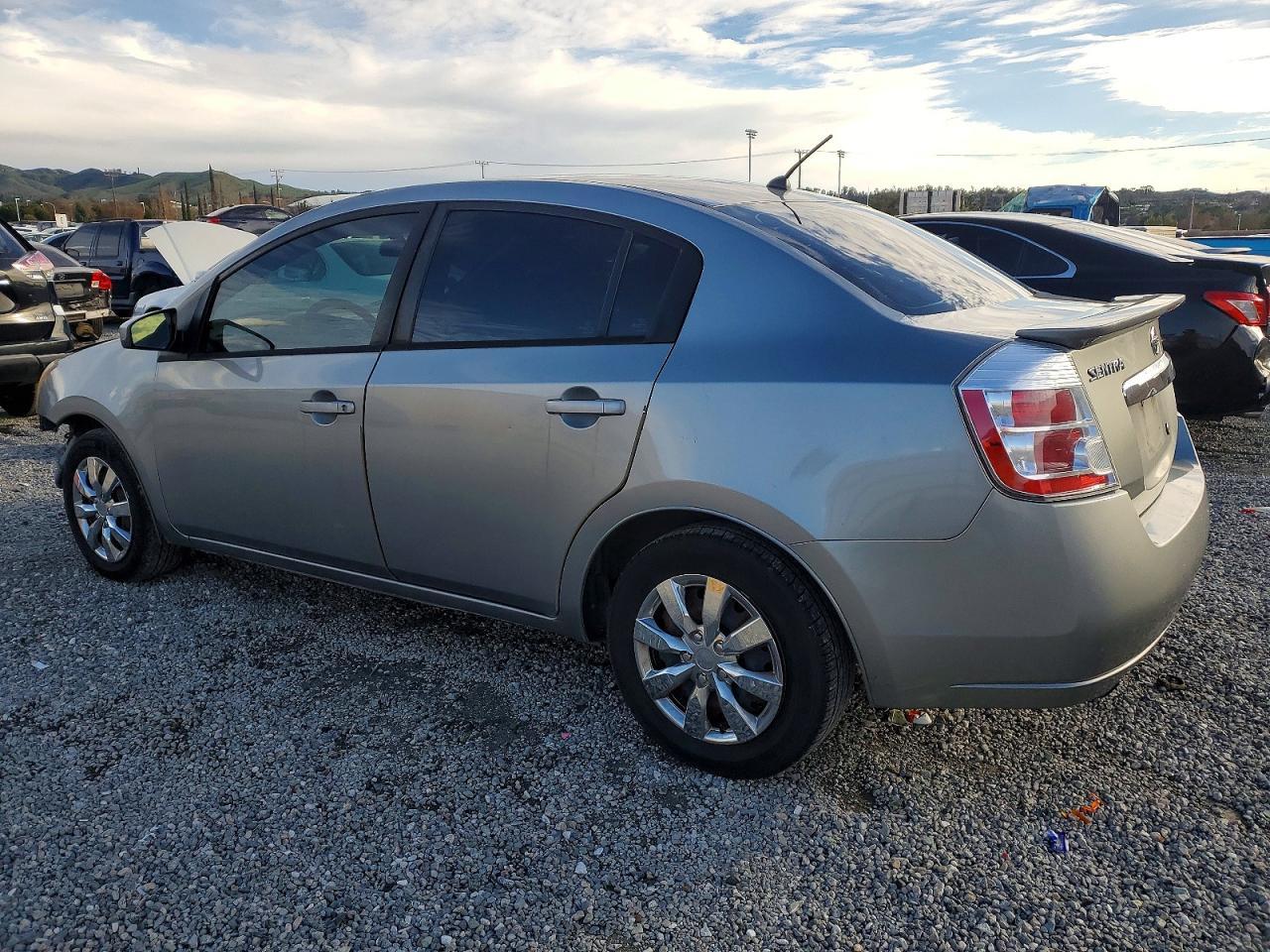2012 Nissan Sentra 2.0 - Фото 2