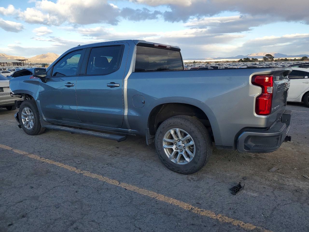 2023 Chevrolet Silverado K1500 Rst - Фото 2