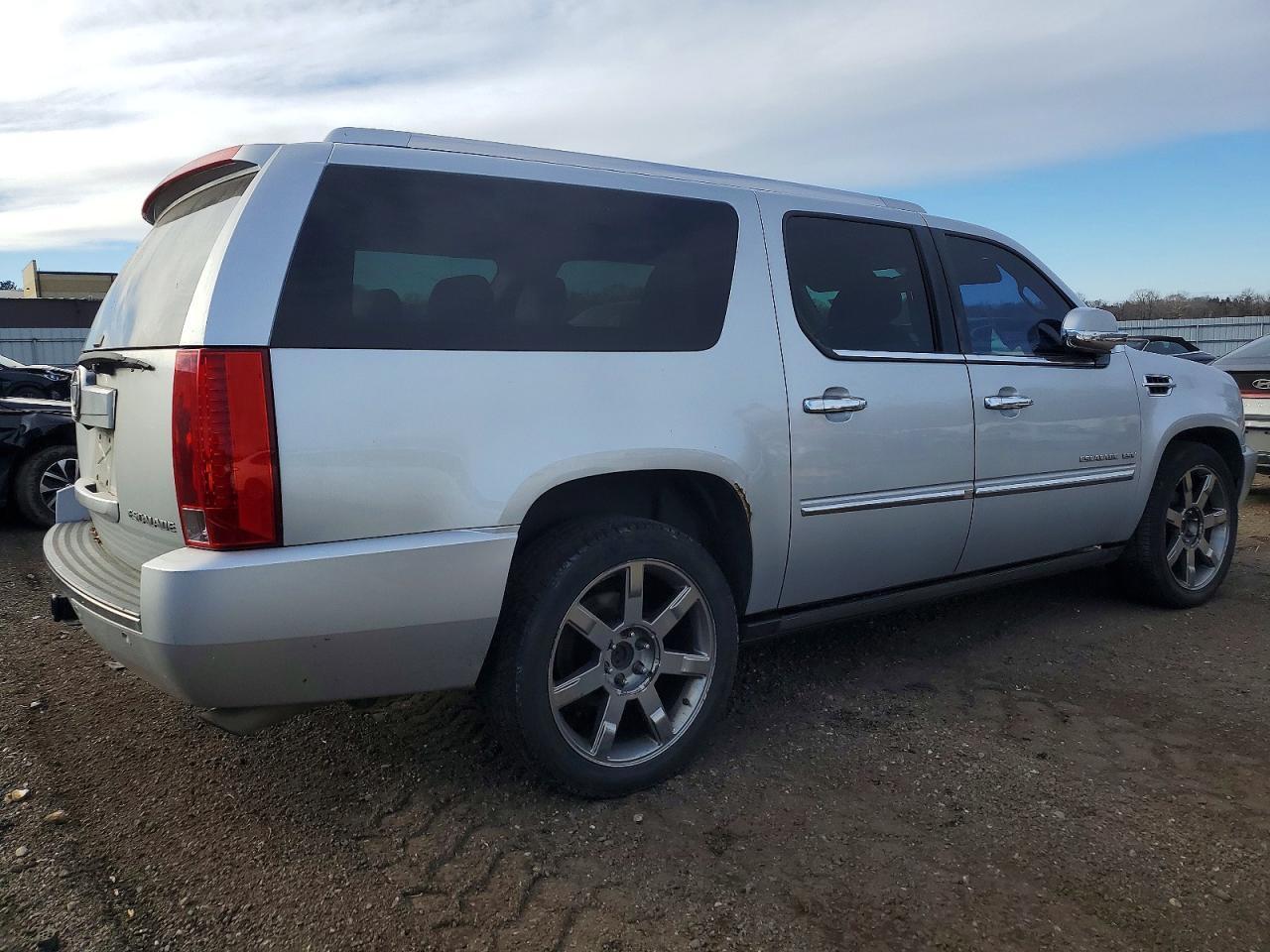 2012 Cadillac Escalade Esv Luxury - Image 3